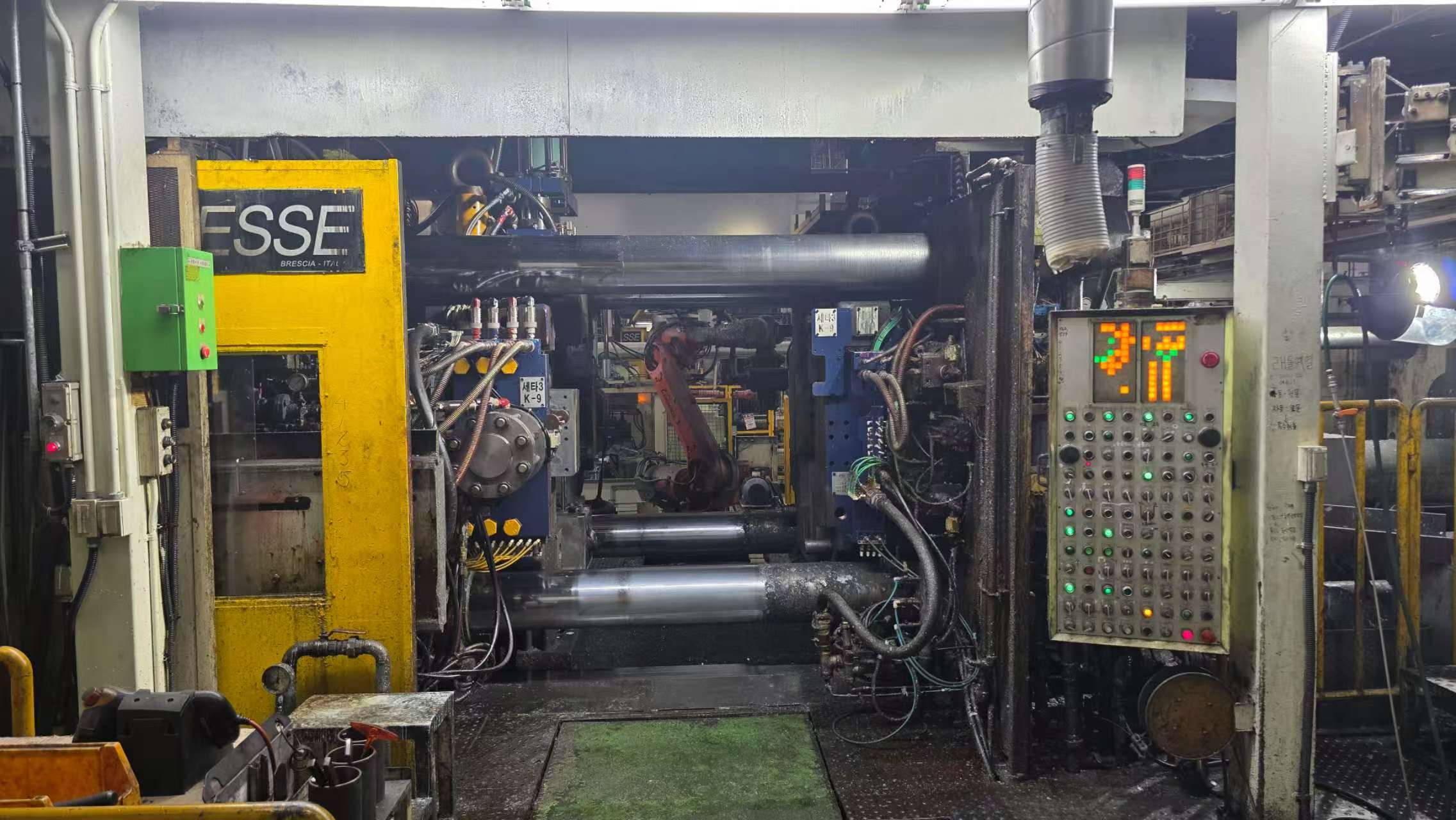 Italpresse IP 3500 SC cold chamber die casting machine KK1679, used Italpresse IP 3500 SC cold chamber die casting machine KK1679, used