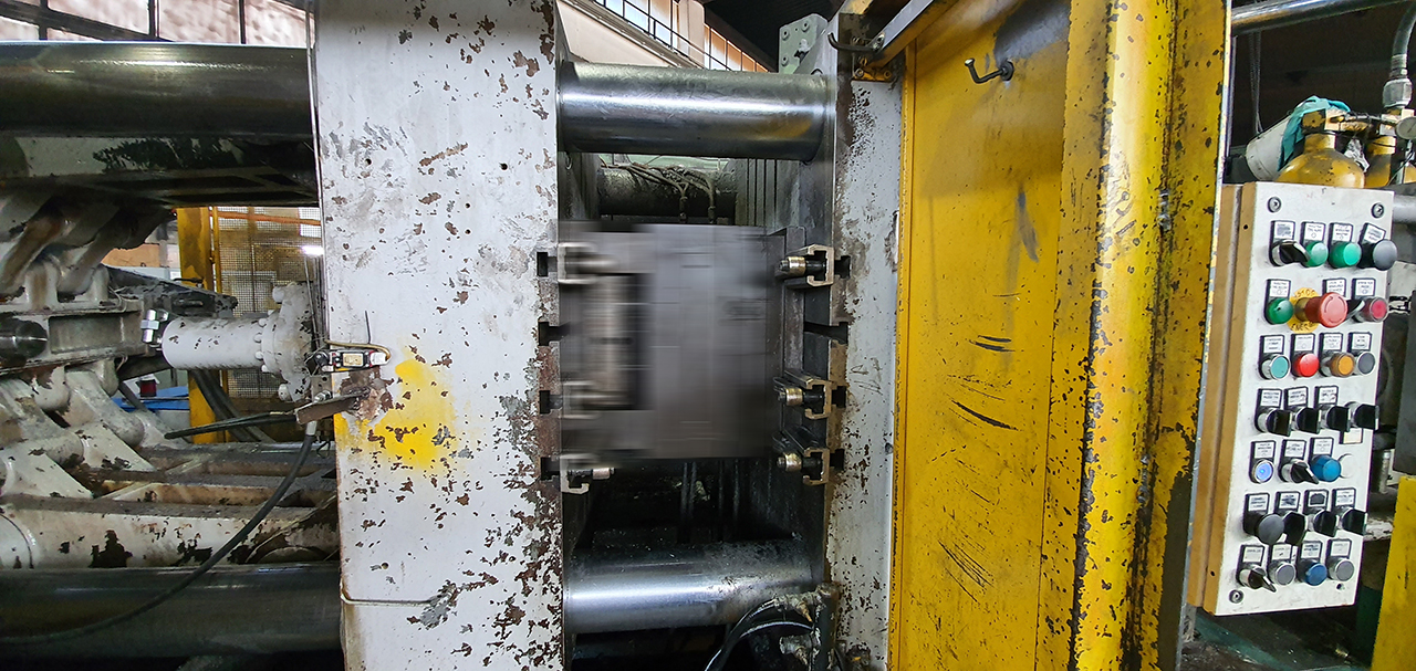 Triulzi CASTMATIC 1000 cold chamber die casting machine KK1562, used ...