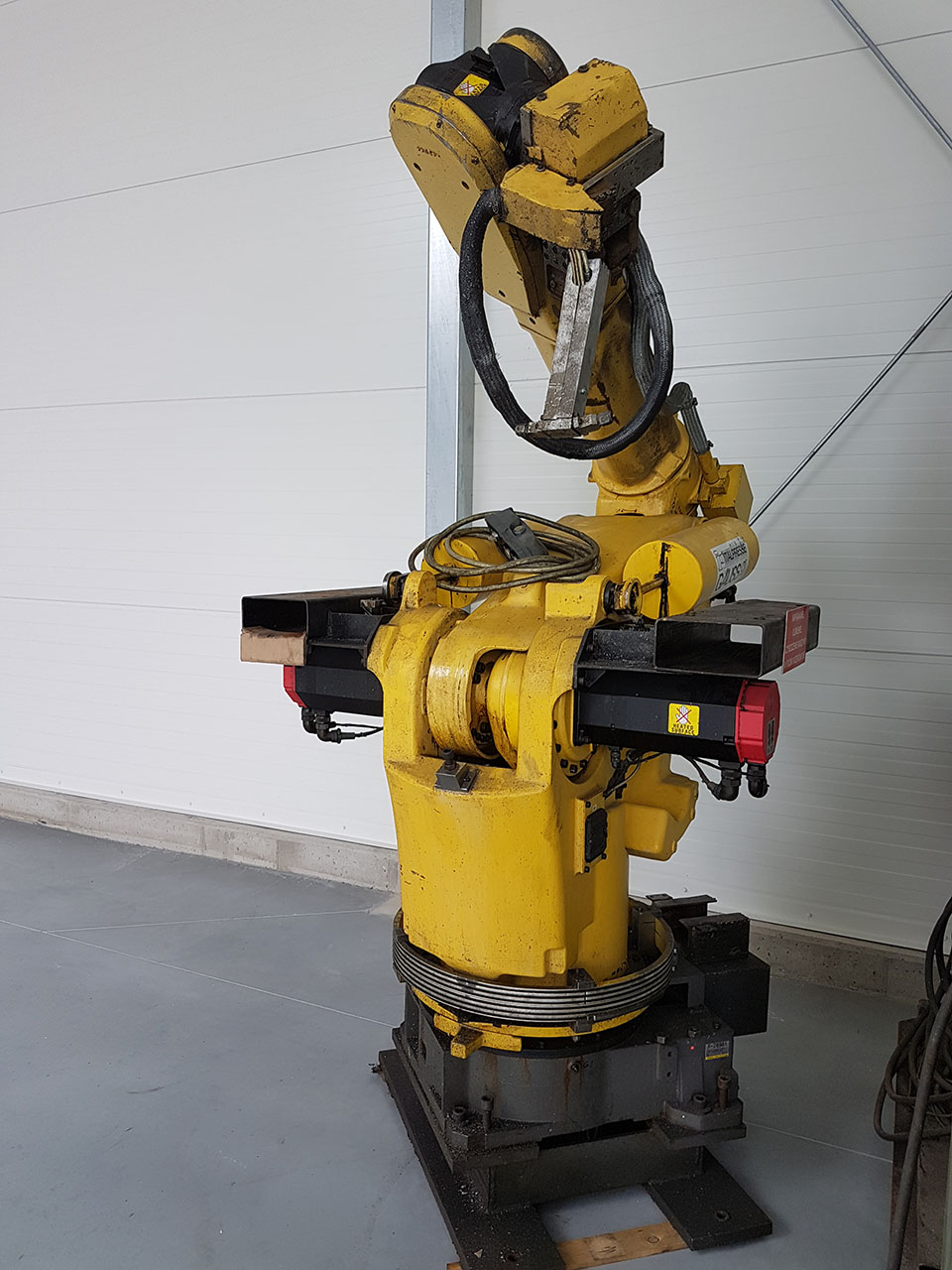 FANUC S-420 i F foundry robot, used HR1815