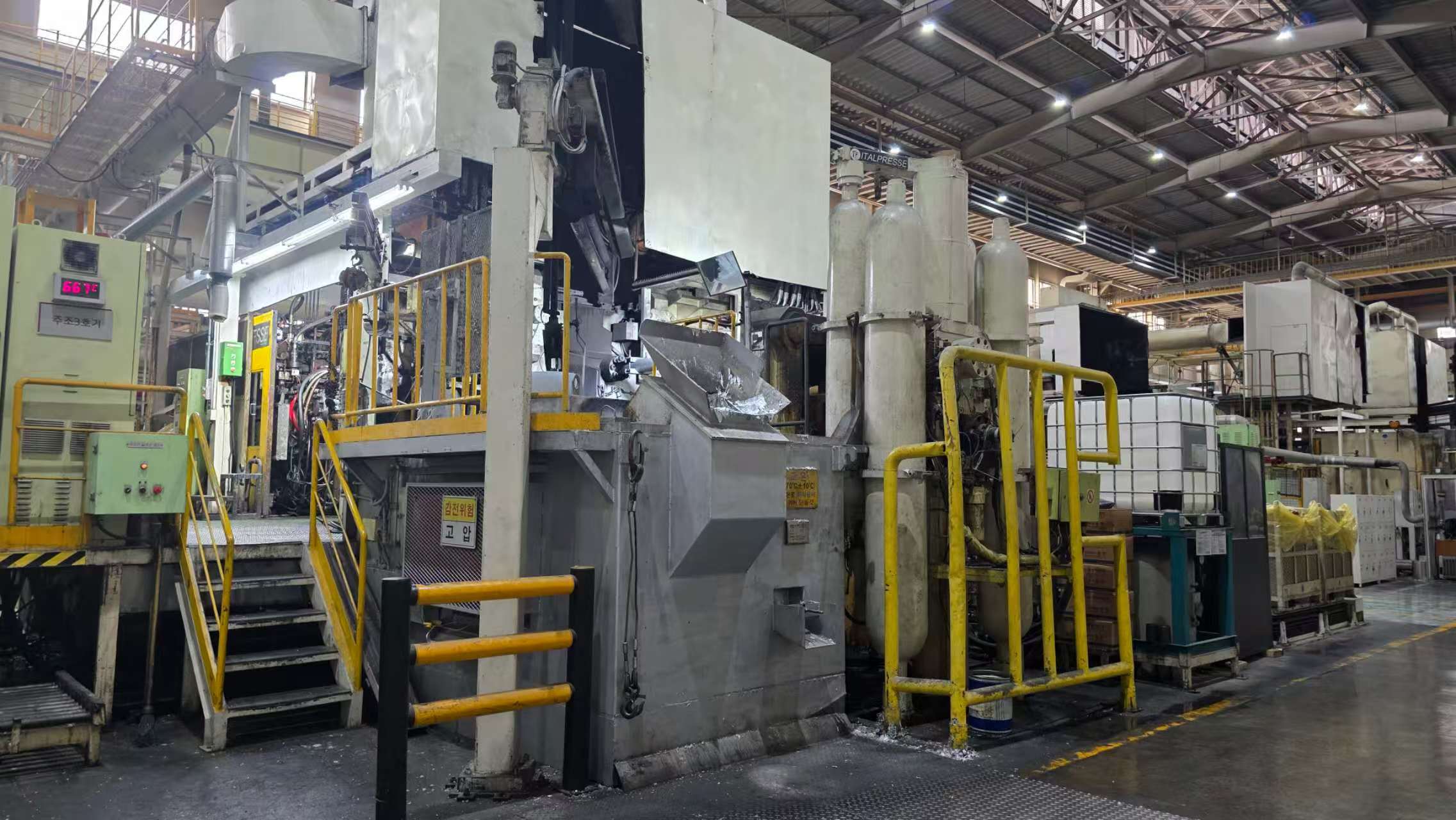 Italpresse IP 3500 SC cold chamber die casting machine KK1679, used Italpresse IP 3500 SC cold chamber die casting machine KK1679, used