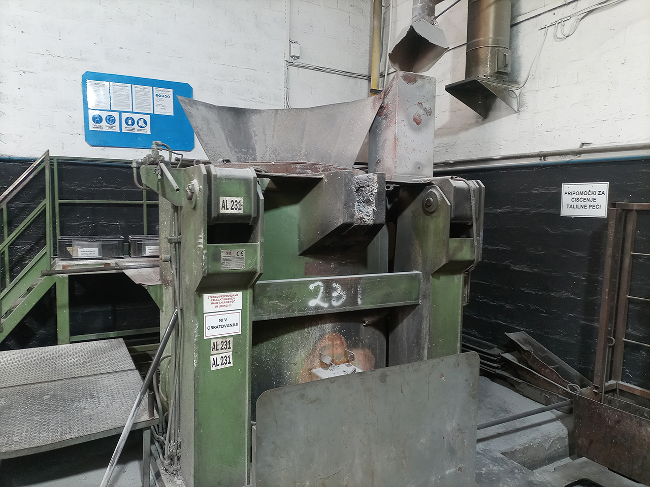 3M Forni Industrial FAC 800 R tilting crucible furnace O1819, used