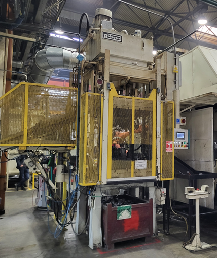 Robopress T 30 trimming press EP2001, used