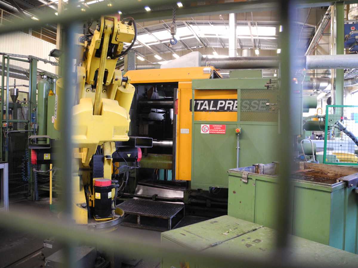 FANUC S-420 i F foundry robot, used HR1815