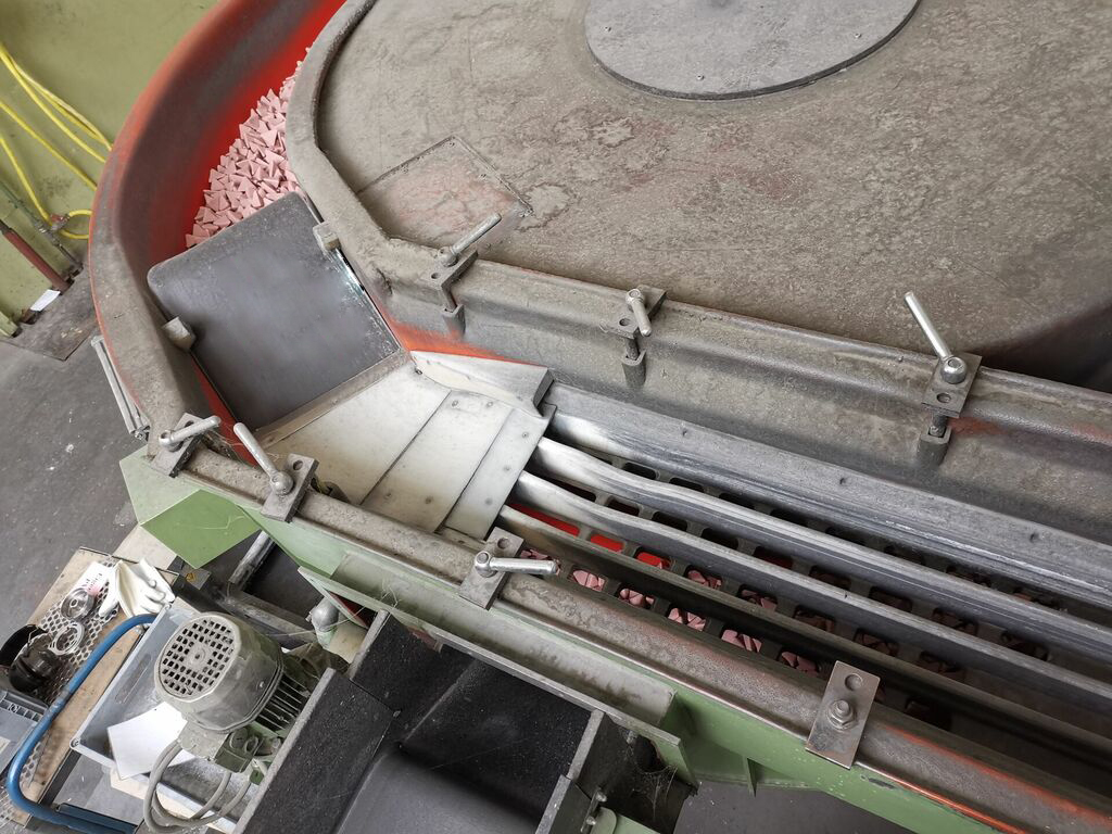 Rösler R 470/3000 rotary vibratory finishing machine GA2236, used