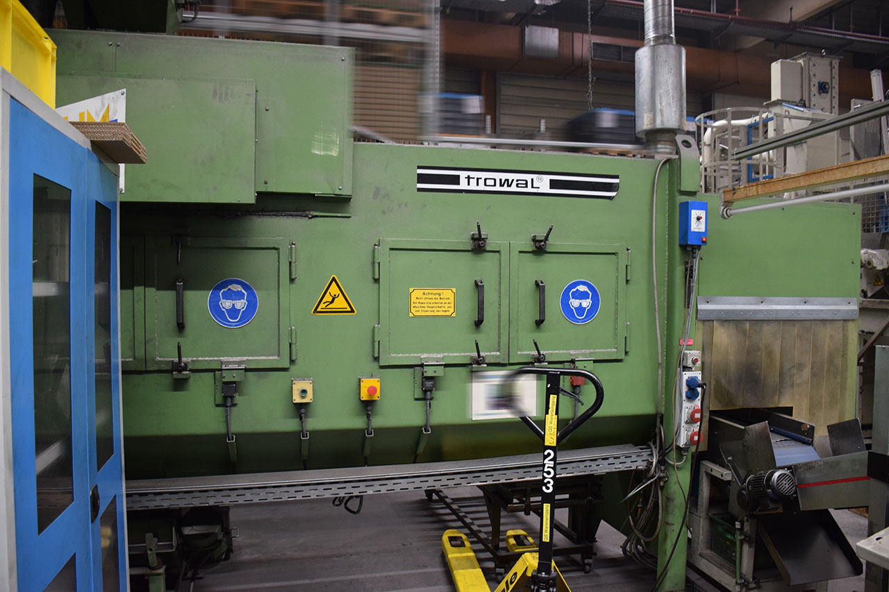 Walther Trowal THM 400/2E continuous shot blasting machine SA2125, used