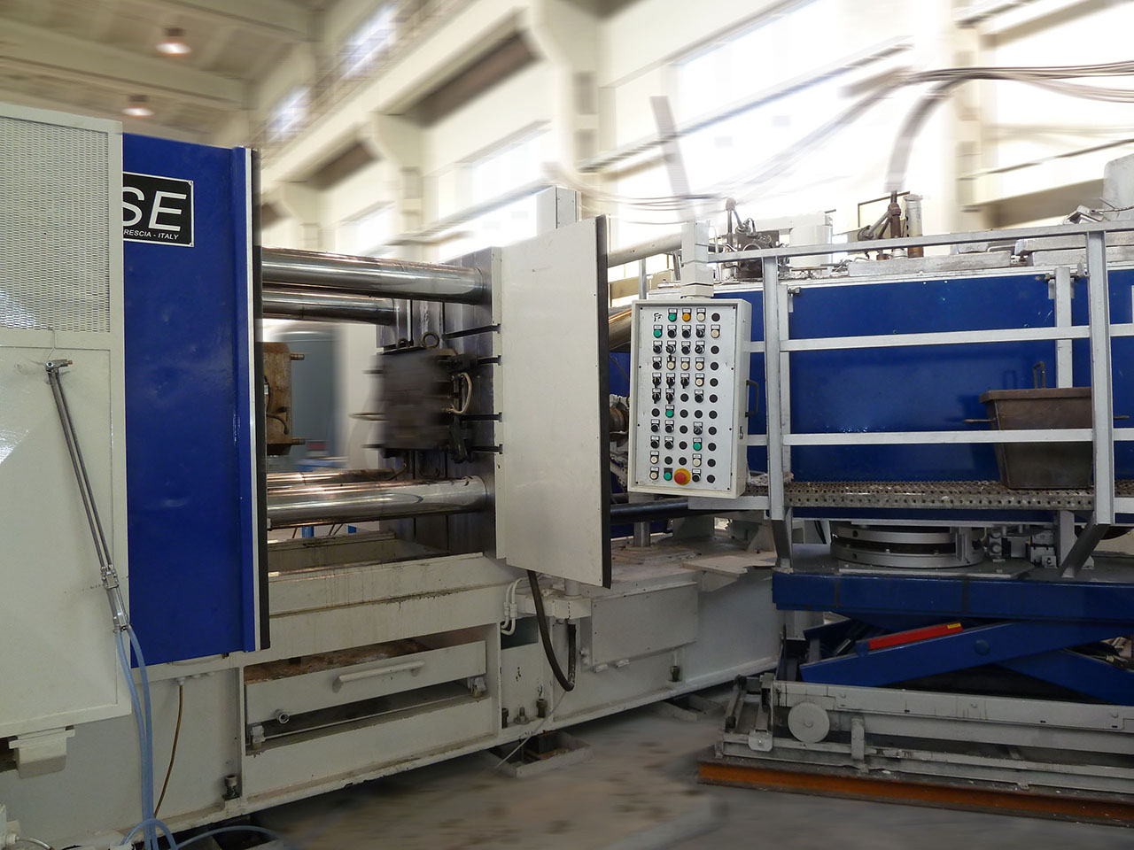 Reconditioning of cold chamber die casting machine